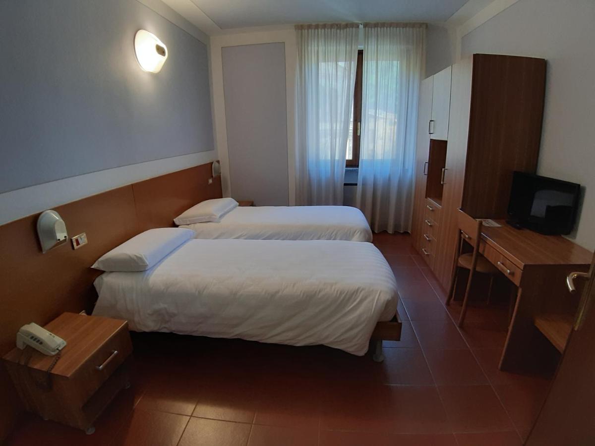 Hotel Ristorante Centrale Vestone Экстерьер фото