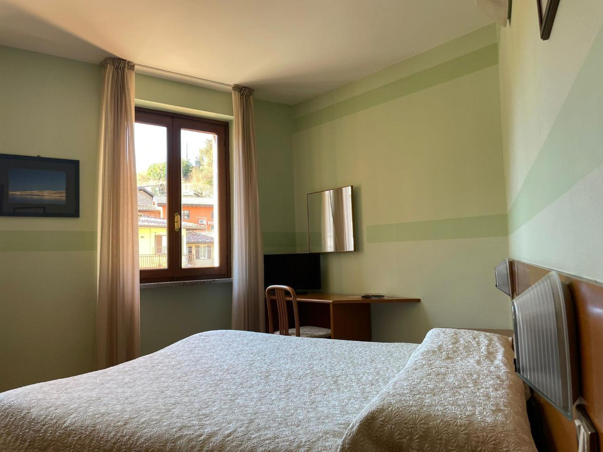 Hotel Ristorante Centrale Vestone Экстерьер фото